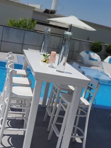 שולחן בר לבן 2/70 + כסאות בר לבן לא מתקפל