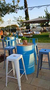 חבית תכלת+כסאות דורתי