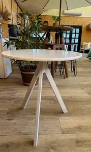 שולחן בית קפה לבן 3 זרועות קוטר 0.75