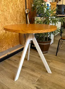 שולחן בית קפה פלטת עץ רגל לבנה 3 זרועות קוטר 0.70