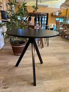 שולחן בית קפה שחור 3 זרועות קוטר 0.75