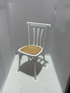 כסא אלון לבן