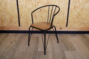 כסא מפורזל מושב עץ