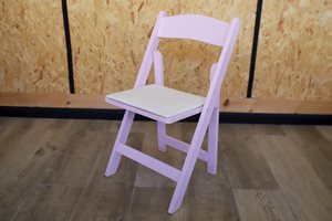 כסא עץ מרופד ורוד בייבי